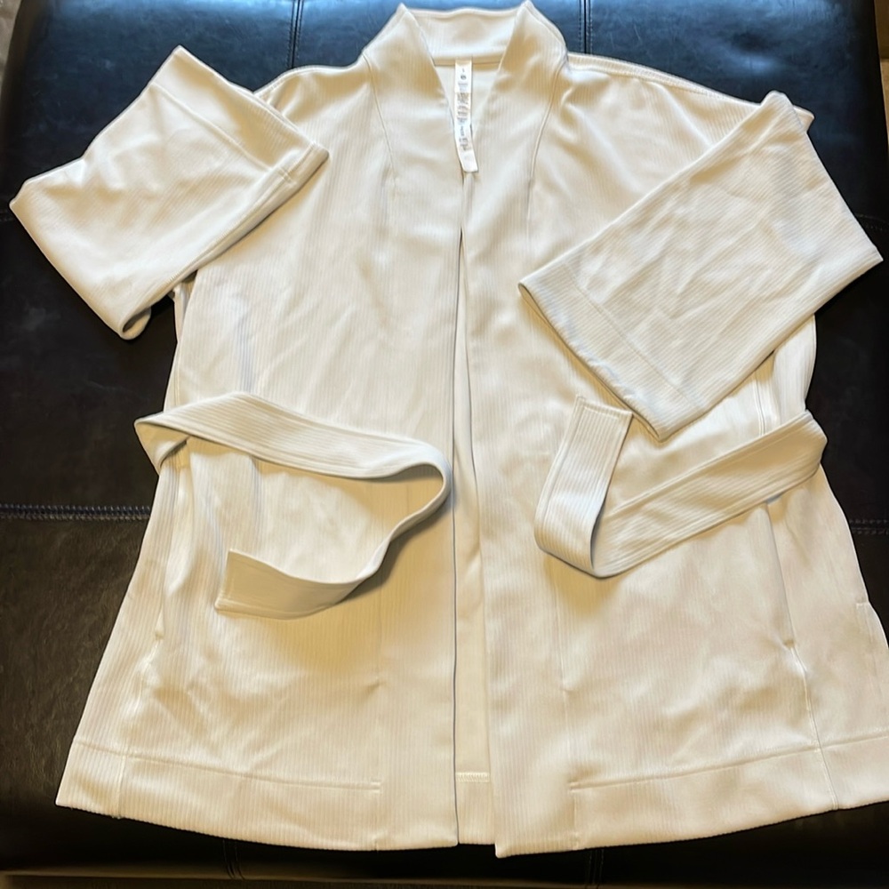 Lululemon Ribbed Softstreme Belted Wrap. Sz 8. New!